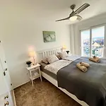 Appartement Penthouse Mit Private Dachterrasse Und Blick Auf Meer, Berge ,hafen *
