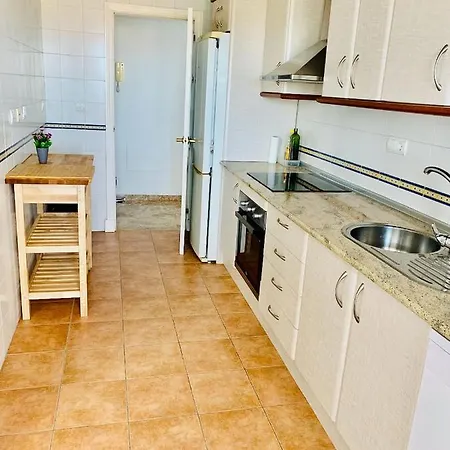 Penthouse Mit Private Dachterrasse Und Blick Auf Meer, Berge ,hafen Apartment