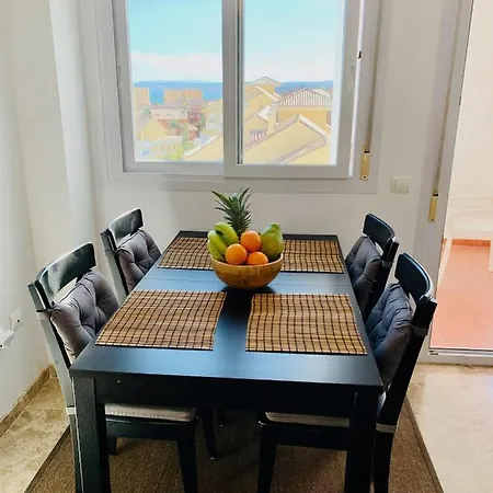 Penthouse Mit Private Dachterrasse Und Blick Auf Meer, Berge ,hafen Apartment