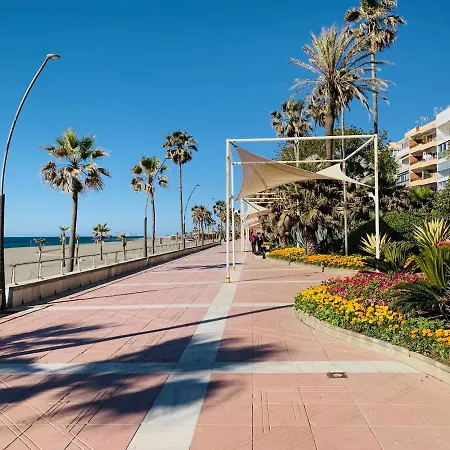 Penthouse Mit Private Dachterrasse Und Blick Auf Meer, Berge ,hafen